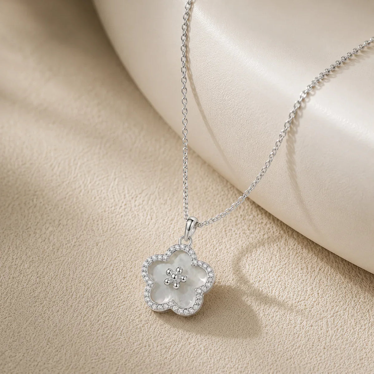 Mother of Pearl Flower Pendant Necklace